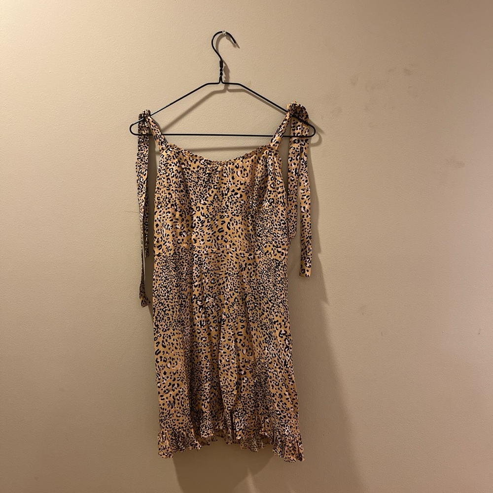 cute Cheeta dress with adjustable ties & cinched back along zipper